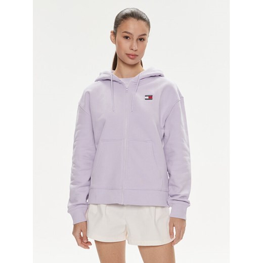 Tommy Jeans Bluza Badge DW0DW17955 Fioletowy Relaxed Fit ze sklepu MODIVO w kategorii Bluzy damskie - zdjęcie 182735638