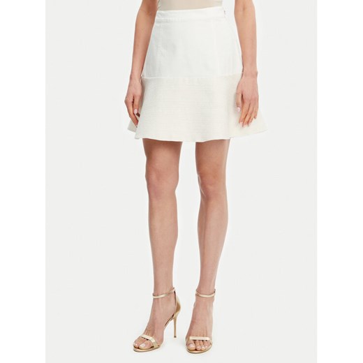 Guess Spódnica mini W5GD87 WH610 Écru Regular Fit ze sklepu MODIVO w kategorii Spódnice - zdjęcie 182736619