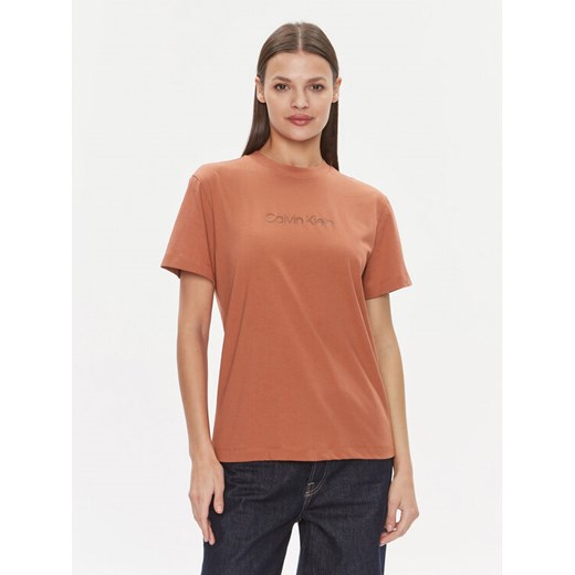 Calvin Klein T-Shirt Hero Logo K20K205448 Brązowy Regular Fit ze sklepu MODIVO w kategorii Bluzki damskie - zdjęcie 182736625