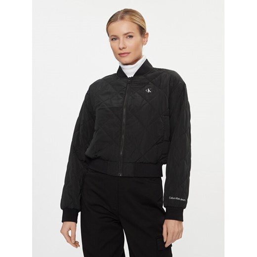 Calvin Klein Jeans Kurtka bomber J20J222587 Czarny Regular Fit ze sklepu MODIVO w kategorii Kurtki damskie - zdjęcie 182737246