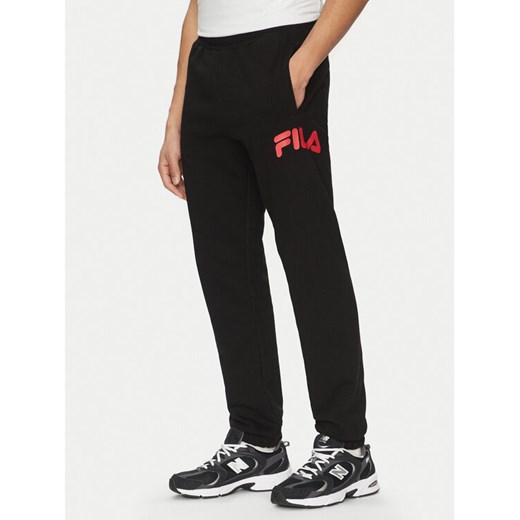 Fila Spodnie dresowe Lagesse FAM0869 Czarny Regular Fit ze sklepu MODIVO w kategorii Spodnie męskie - zdjęcie 182737577