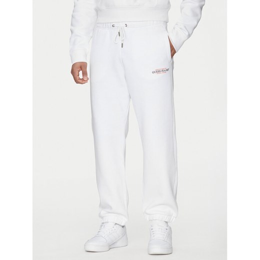 Guess Jeans Spodnie dresowe M4YB18 K9V31 Biały Regular Fit ze sklepu MODIVO w kategorii Spodnie męskie - zdjęcie 182738057
