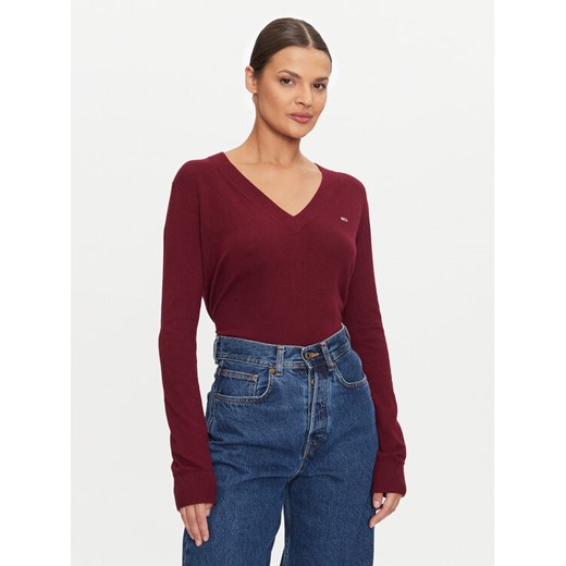 Tommy Jeans Sweter Essential DW0DW18670 Bordowy Regular Fit ze sklepu MODIVO w kategorii Swetry damskie - zdjęcie 182738708