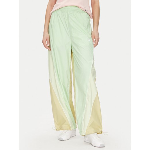 adidas by Stella McCartney Spodnie dresowe Stella McCartney JI5134 Zielony Loose Fit ze sklepu MODIVO w kategorii Spodnie damskie - zdjęcie 182738827