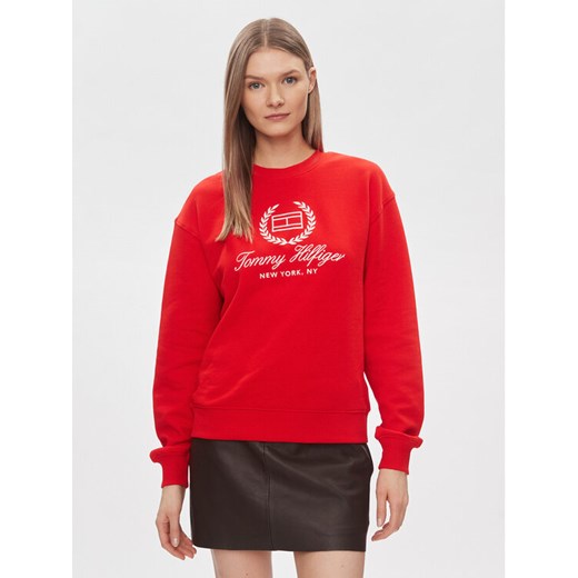 Tommy Hilfiger Bluza Flag Script WW0WW41758 Czerwony Regular Fit ze sklepu MODIVO w kategorii Bluzy damskie - zdjęcie 182738948