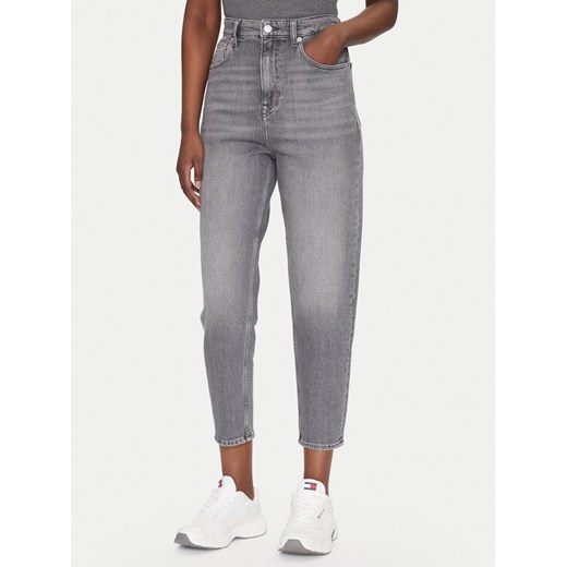 Tommy Jeans Jeansy DW0DW20648 Szary Mom Fit ze sklepu MODIVO w kategorii Jeansy damskie - zdjęcie 182738996