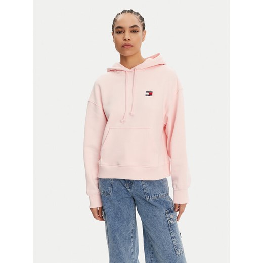 Tommy Jeans Bluza Badge DW0DW19414 Różowy Boxy Fit ze sklepu MODIVO w kategorii Bluzy damskie - zdjęcie 182739555