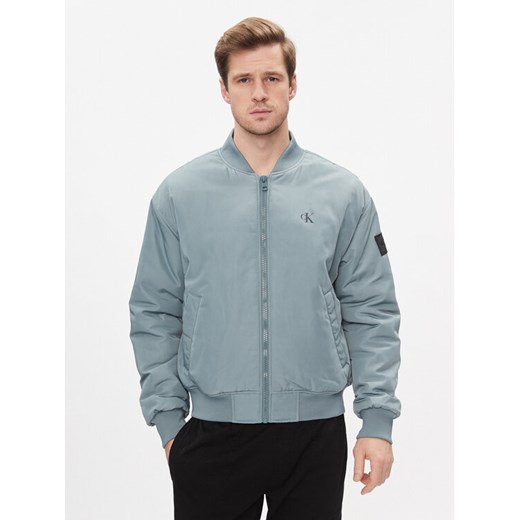 Calvin Klein Jeans Kurtka bomber Bomber Jacket J30J324657 Niebieski Regular Fit ze sklepu MODIVO w kategorii Kurtki męskie - zdjęcie 182739556
