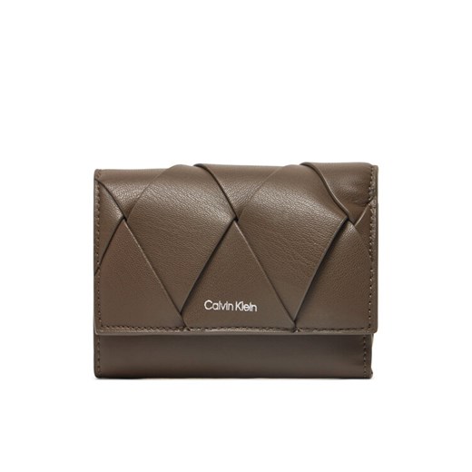 Calvin Klein Portfel damski Ck Woven Small Trifold K60K612953 Khaki ze sklepu MODIVO w kategorii Portfele damskie - zdjęcie 182739589