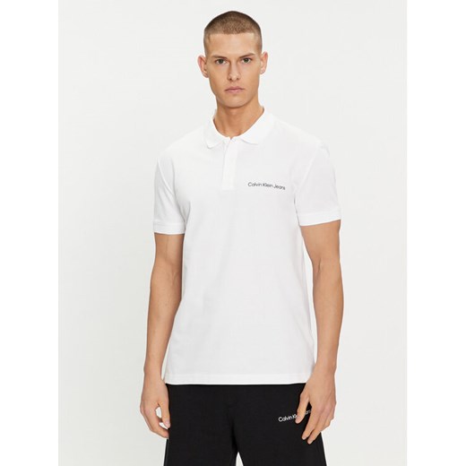 Calvin Klein Jeans Polo Institutional J30J325495 Biały Regular Fit ze sklepu MODIVO w kategorii T-shirty męskie - zdjęcie 182739727