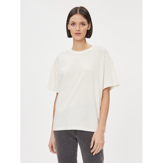 Wrangler T-Shirt Girlfriend 112343069 Biały Loose Fit ze sklepu MODIVO w kategorii Bluzki damskie - zdjęcie 182740169