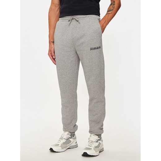 Napapijri Spodnie dresowe M-box Logo NP0A4I32 Szary Regular Fit ze sklepu MODIVO w kategorii Spodnie męskie - zdjęcie 182741038
