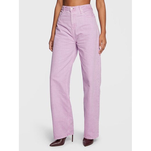 Calvin Klein Jeans Jeansy J20J220182 Fioletowy Relaxed Fit ze sklepu MODIVO w kategorii Jeansy damskie - zdjęcie 182741086