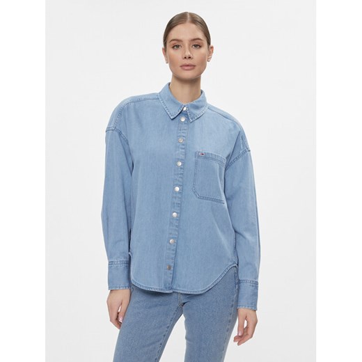 Tommy Jeans Koszula jeansowa DW0DW17355 Niebieski Oversize ze sklepu MODIVO w kategorii Koszule damskie - zdjęcie 182741279