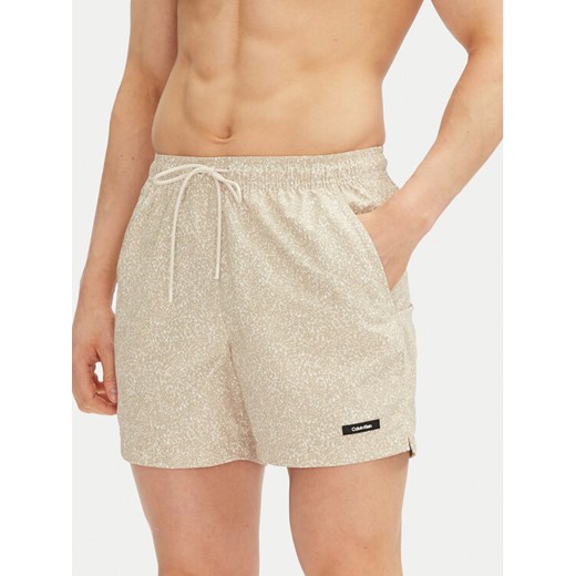 Calvin Klein Swimwear Szorty kąpielowe KM0KM01120 Beżowy Regular Fit ze sklepu MODIVO w kategorii Kąpielówki - zdjęcie 182742779