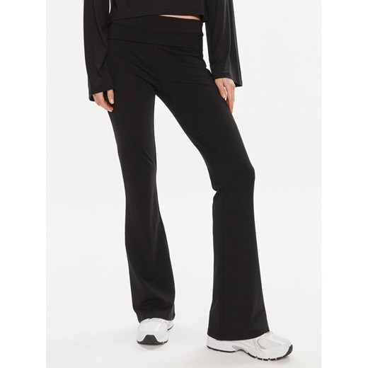 Gina Tricot Spodnie materiałowe 21671 Czarny Flare Fit ze sklepu MODIVO w kategorii Spodnie damskie - zdjęcie 182742978