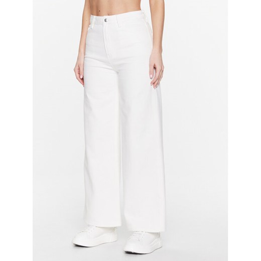 Tommy Hilfiger Jeansy WW0WW38518 Biały Relaxed Fit ze sklepu MODIVO w kategorii Jeansy damskie - zdjęcie 182743027
