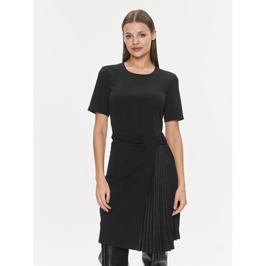 DKNY Sukienka codzienna DD3K1461 Czarny Regular Fit ze sklepu MODIVO w kategorii Sukienki - zdjęcie 182744307