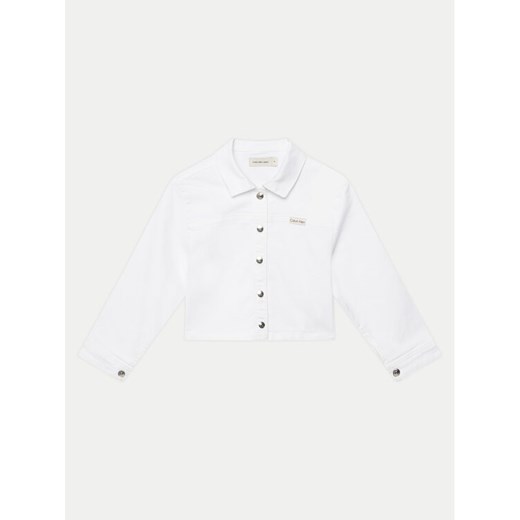 Calvin Klein Jeans Kurtka jeansowa IG0IG02844 Biały Relaxed Fit ze sklepu MODIVO w kategorii Kurtki dziewczęce - zdjęcie 182744577