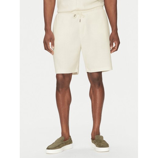 Guess Szorty sportowe M5GD41 KCRY0 Écru Regular Fit ze sklepu MODIVO w kategorii Spodenki męskie - zdjęcie 182744768