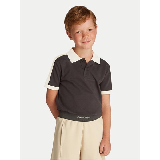 Calvin Klein Jeans Polo IB0IB02485 Czarny Regular Fit ze sklepu MODIVO w kategorii T-shirty chłopięce - zdjęcie 182744965