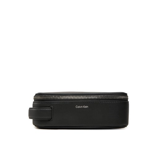 Calvin Klein Kosmetyczka Ck Sleek Washbag W/Hanger K50K512803 Czarny ze sklepu MODIVO w kategorii Kosmetyczki - zdjęcie 182745178