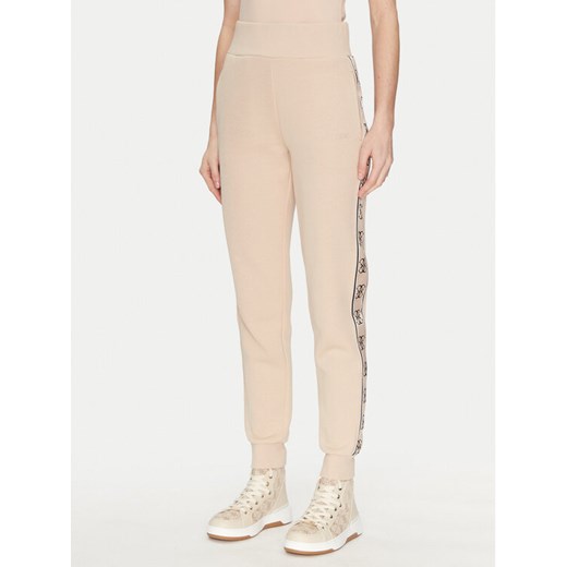 Guess Spodnie dresowe V2YB15 KB3P2 Beżowy Regular Fit ze sklepu MODIVO w kategorii Spodnie damskie - zdjęcie 182745449