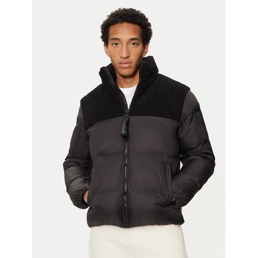 Calvin Klein Jeans Kurtka zimowa J30J326091 Czarny Regular Fit ze sklepu MODIVO w kategorii Kurtki męskie - zdjęcie 182746219
