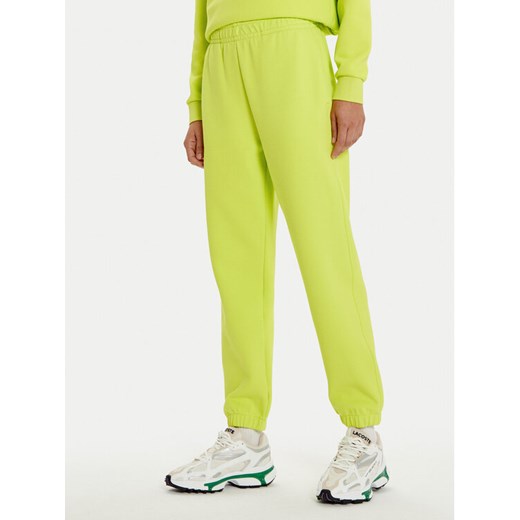 Lacoste Spodnie dresowe XF7077 Zielony Regular Fit ze sklepu MODIVO w kategorii Spodnie damskie - zdjęcie 182746765
