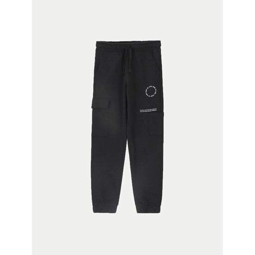 Coccodrillo Spodnie dresowe ZC4120201DBJ Czarny Slim Fit ze sklepu MODIVO w kategorii Spodnie chłopięce - zdjęcie 182747068