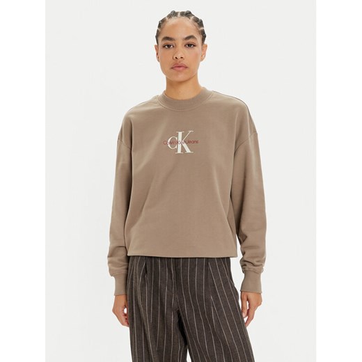 Calvin Klein Jeans Bluza Monologo J20J224177 Beżowy Regular Fit ze sklepu MODIVO w kategorii Bluzy damskie - zdjęcie 182747296