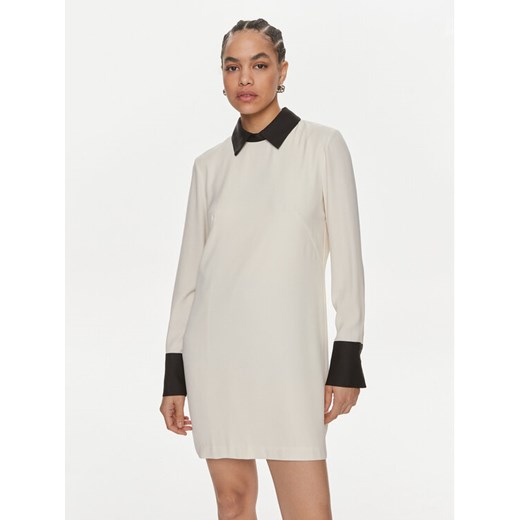 ViCOLO Sukienka codzienna TB0156 Écru Regular Fit ze sklepu MODIVO w kategorii Sukienki - zdjęcie 182747917