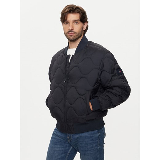 Tommy Hilfiger Kurtka bomber MW0MW37341 Granatowy Regular Fit ze sklepu MODIVO w kategorii Kurtki męskie - zdjęcie 182747918