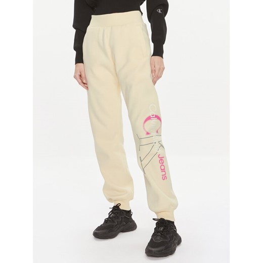 Calvin Klein Jeans Spodnie dresowe Bold Monologo J20J222606 Żółty Relaxed Fit ze sklepu MODIVO w kategorii Spodnie damskie - zdjęcie 182748357