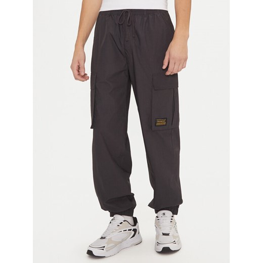 Champion Spodnie dresowe 220415 Czarny Loose Fit ze sklepu MODIVO w kategorii Spodnie męskie - zdjęcie 182750029