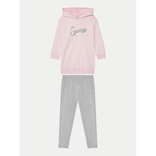Guess Dres K5RG01 KA6R4 Różowy Regular Fit ze sklepu MODIVO w kategorii Dresy dziewczęce - zdjęcie 182750176
