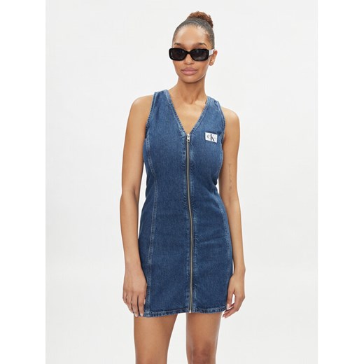 Calvin Klein Jeans Sukienka jeansowa J20J223431 Niebieski Slim Fit ze sklepu MODIVO w kategorii Sukienki - zdjęcie 182750978