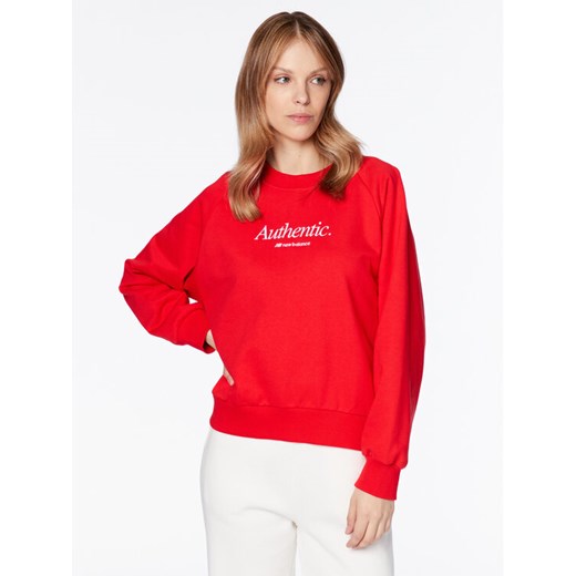New Balance Bluza WT31557 Czerwony Regular Fit ze sklepu MODIVO w kategorii Bluzy damskie - zdjęcie 182751636