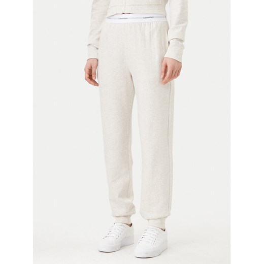 Calvin Klein Underwear Spodnie dresowe 000QS7271E Beżowy Regular Fit ze sklepu MODIVO w kategorii Spodnie damskie - zdjęcie 182753458