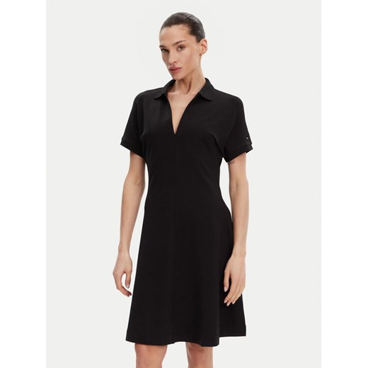 Tommy Hilfiger Sukienka codzienna WW0WW44513 Czarny Regular Fit ze sklepu MODIVO w kategorii Sukienki - zdjęcie 182753719