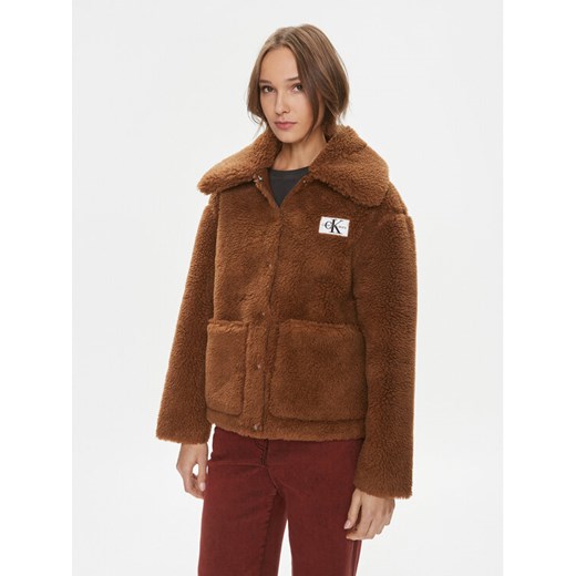 Calvin Klein Jeans Kurtka przejściowa J20J221893 Brązowy Relaxed Fit ze sklepu MODIVO w kategorii Kurtki damskie - zdjęcie 182754249