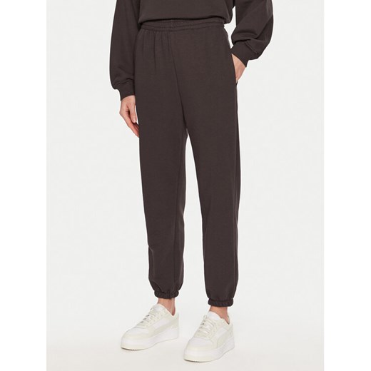 ViCOLO Spodnie dresowe TS0553 Brązowy Regular Fit ze sklepu MODIVO w kategorii Spodnie damskie - zdjęcie 182754519
