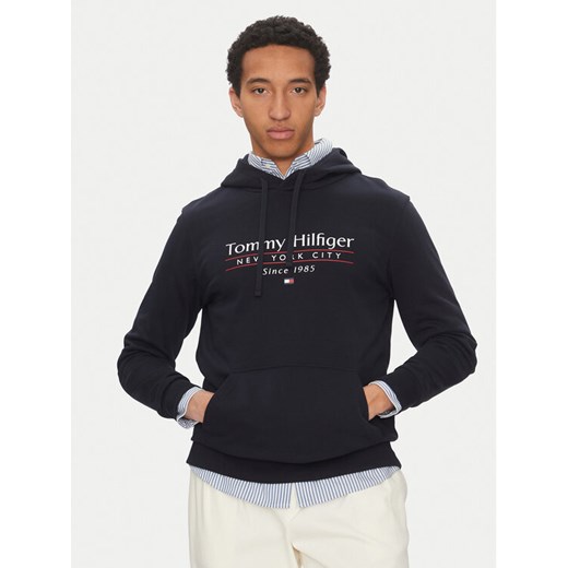 Tommy Hilfiger Bluza Center Stack MW0MW38672 Granatowy Regular Fit ze sklepu MODIVO w kategorii Bluzy męskie - zdjęcie 182755017