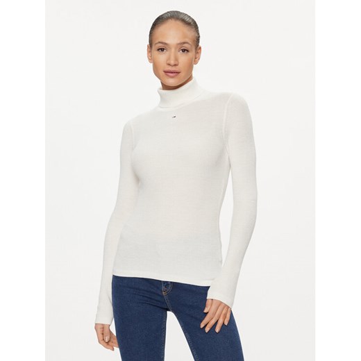 Tommy Jeans Golf Essential DW0DW16537 Biały Slim Fit ze sklepu MODIVO w kategorii Swetry damskie - zdjęcie 182755387