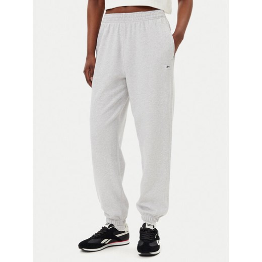 Reebok Spodnie dresowe 100221467 Szary Regular Fit ze sklepu MODIVO w kategorii Spodnie damskie - zdjęcie 182756039