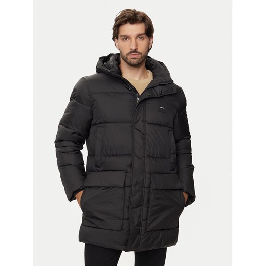 Calvin Klein Kurtka puchowa K10K113465 Czarny Regular Fit ze sklepu MODIVO w kategorii Kurtki męskie - zdjęcie 182756436
