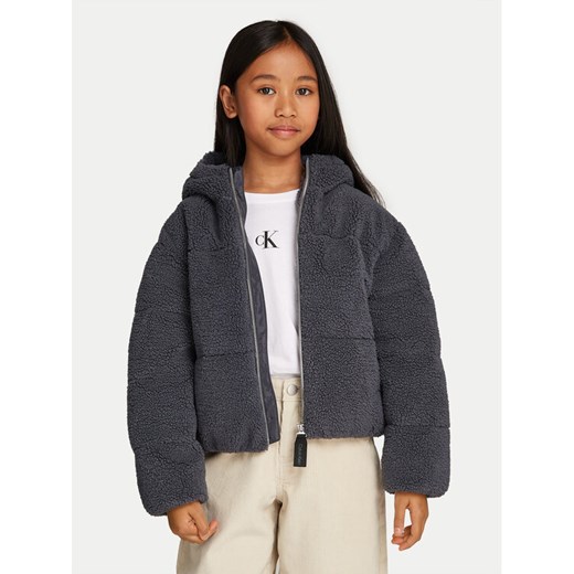 Calvin Klein Jeans Kurtka puchowa IG0IG02681 Czarny Regular Fit ze sklepu MODIVO w kategorii Kurtki dziewczęce - zdjęcie 182756625