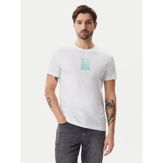 Calvin Klein Jeans T-Shirt Brush Stroke J30J327522 Biały Regular Fit ze sklepu MODIVO w kategorii T-shirty męskie - zdjęcie 182757165