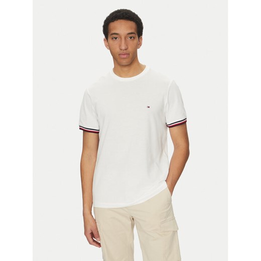 Tommy Hilfiger T-Shirt Global Stripe MW0MW38630 Biały Regular Fit ze sklepu MODIVO w kategorii T-shirty męskie - zdjęcie 182757319