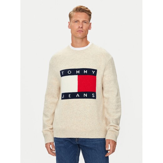 Tommy Jeans Sweter Flag DM0DM19442 Beżowy Regular Fit ze sklepu MODIVO w kategorii Swetry męskie - zdjęcie 182757455